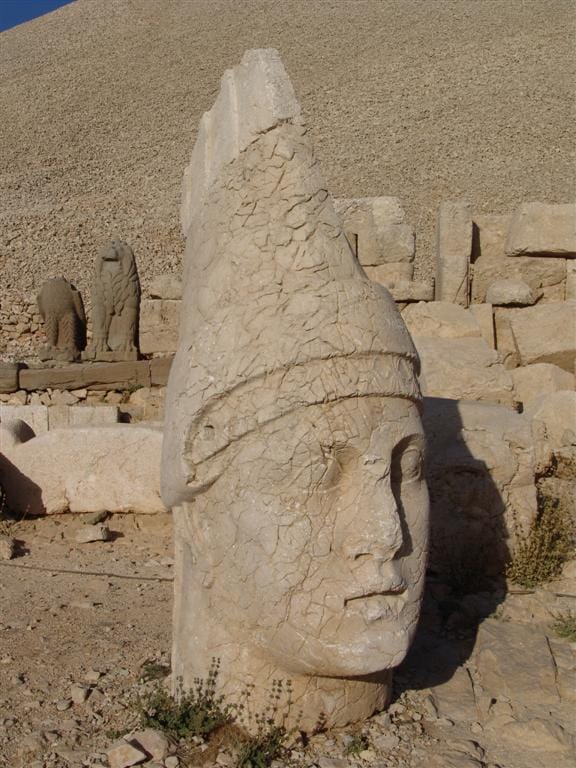 nemrut dagi asker basi heykeli nemrut dagi asker basi heykeli