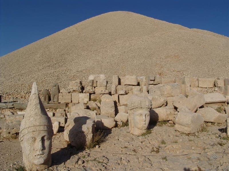 nemrut dagi heykeller yakindan nemrut dagi heykeller yakindan